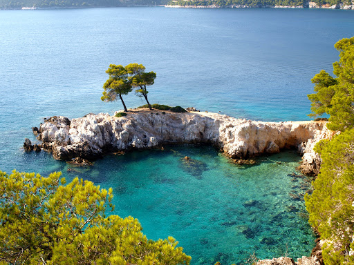 Book your wedding day in Three Trees Amarantos Rock Skopelos